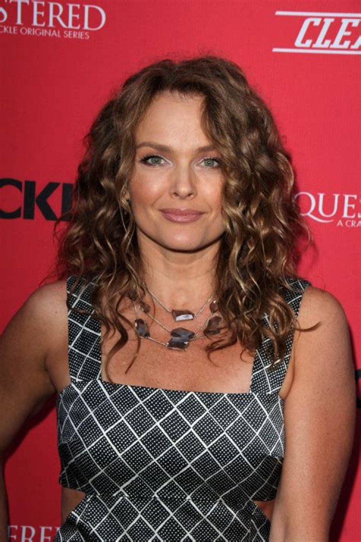 Does Dina Meyer have children?