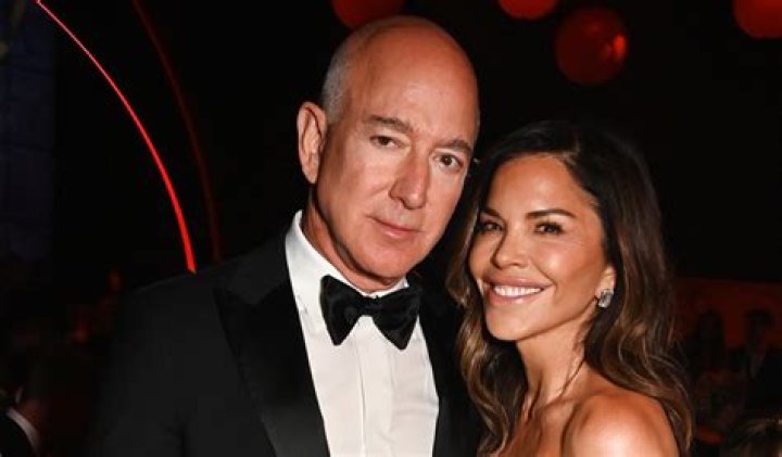 Does Jeff Bezos Have A Glass Eye? Jeff Bezos’s Eyes Problem Explained
