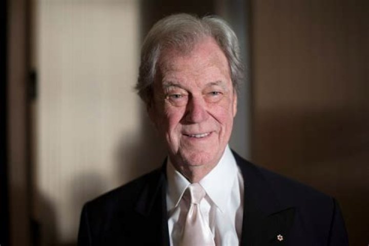 Gordon Pinsent career earnings and net worth |