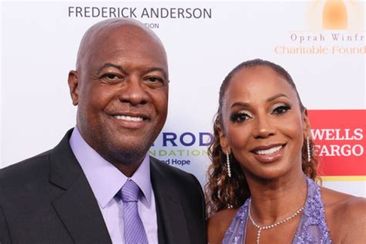 Holly Robinson Peete: History, Age, career, Personal life, Disabled child, Husband, Height and Net worth