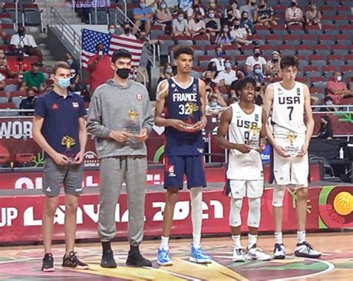 How Parents Propelled Zach Edey To Stardom