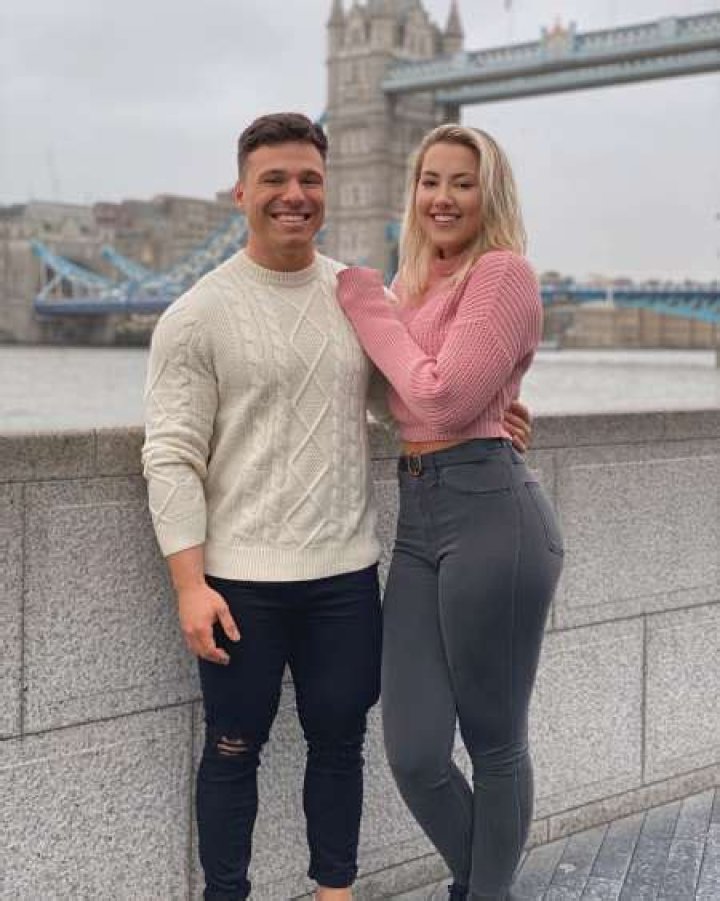 Instagram model and Fitness Trainer, Pineapplebrat Aka Alice Klomp's Relationship and Net worth