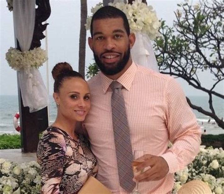 Is NFL Julius Peppers Married or Engaged and Who Is His Wife or Fiance?
