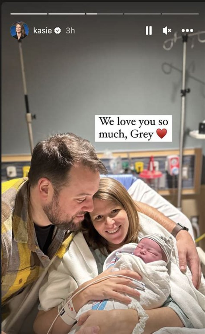 Kasie Hunt Net Worth, Husband, Eye Injury