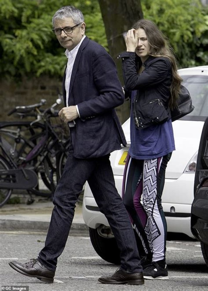 Lily Sastry Bio, Age & Facts About Rowan Atkinsons Daughter |