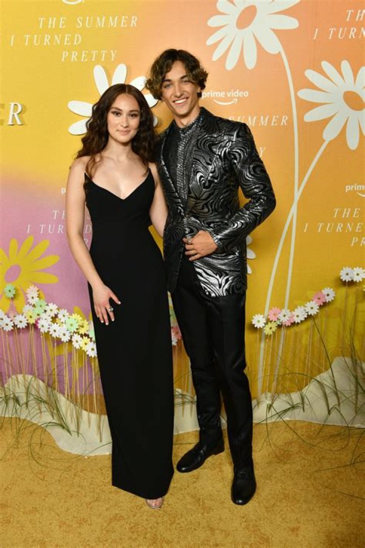 Lola Tung's Secret Romance: Unveiled!
