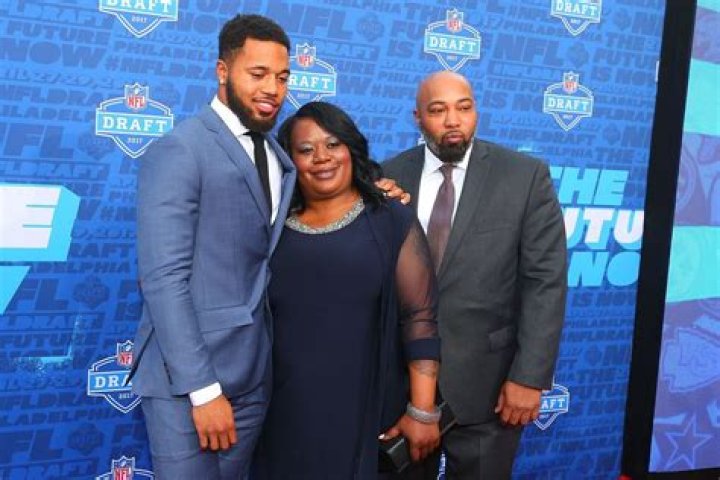 Marshon Lattimore family, wife, children, parents, siblings |