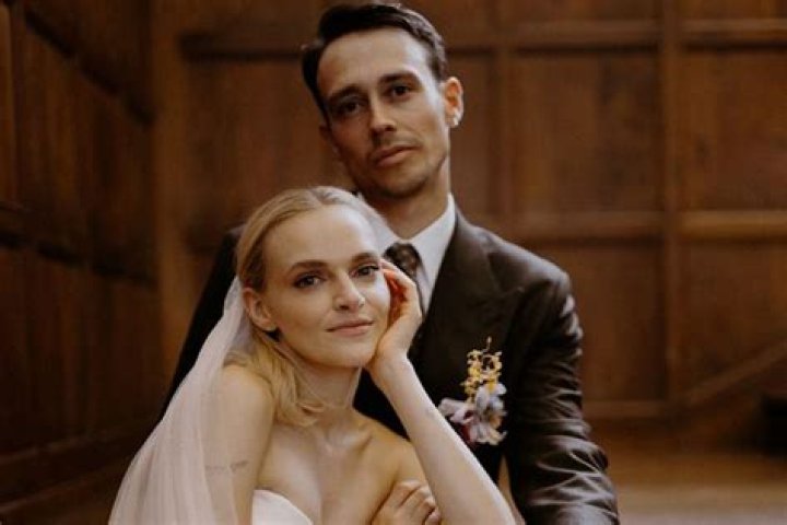 The Handmaid's Tale's Star, Madeline Brewer Is Reportdely Dating Her Three Years Of Boyfriend, Spencer Neville. Know About Her Net Worth and Earnings