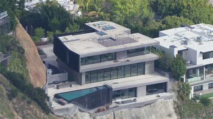 The Man Who Won $2 Billion and Bought a Hollywood Mansion |