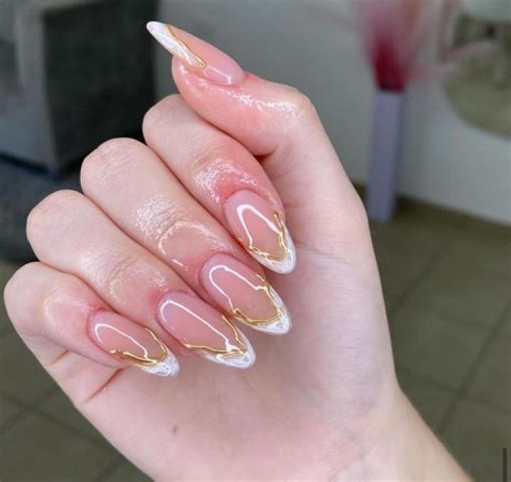 Unveiling The Allure Of "Uas Stiletto Largas Blancas Pin On Seeing Red"