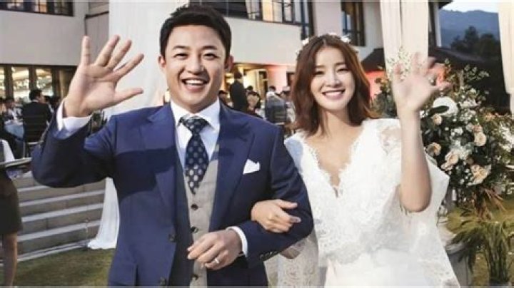 Unveiling The Enigmatic Life Of Lee Si Young's Husband: Hidden Truths Revealed