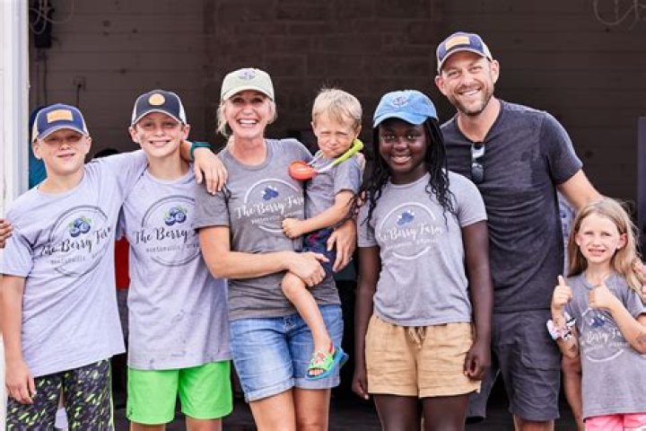 Unveiling Zoe Perry's Family: Children, Careers, And Connections