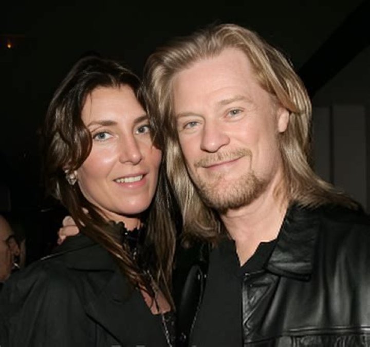 What happened to Daryl Hall's mother?